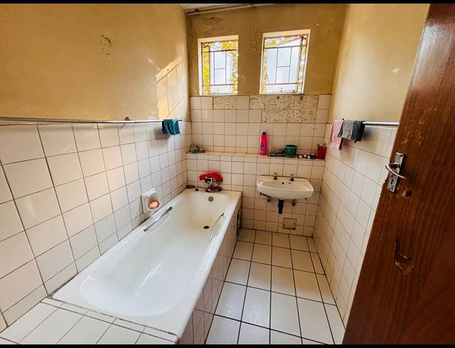 3 BEDROOM APARTMENT FOR SALE IN SUNNYSIDE